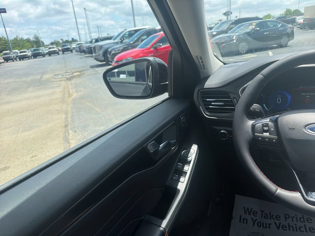 Certified 2022 Ford Escape SEL w/ SEL Stealth AWD Package image 20