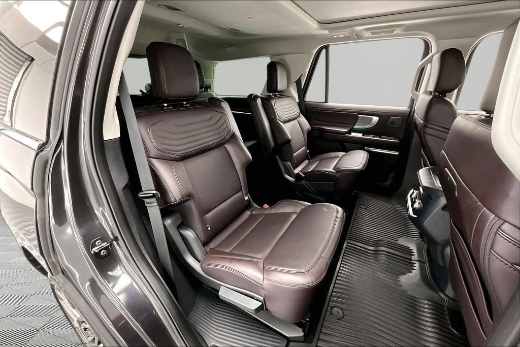 Certified 2025 Ford Expedition Platinum w/ Platinum Ultimate Package AWD/4WD image 27