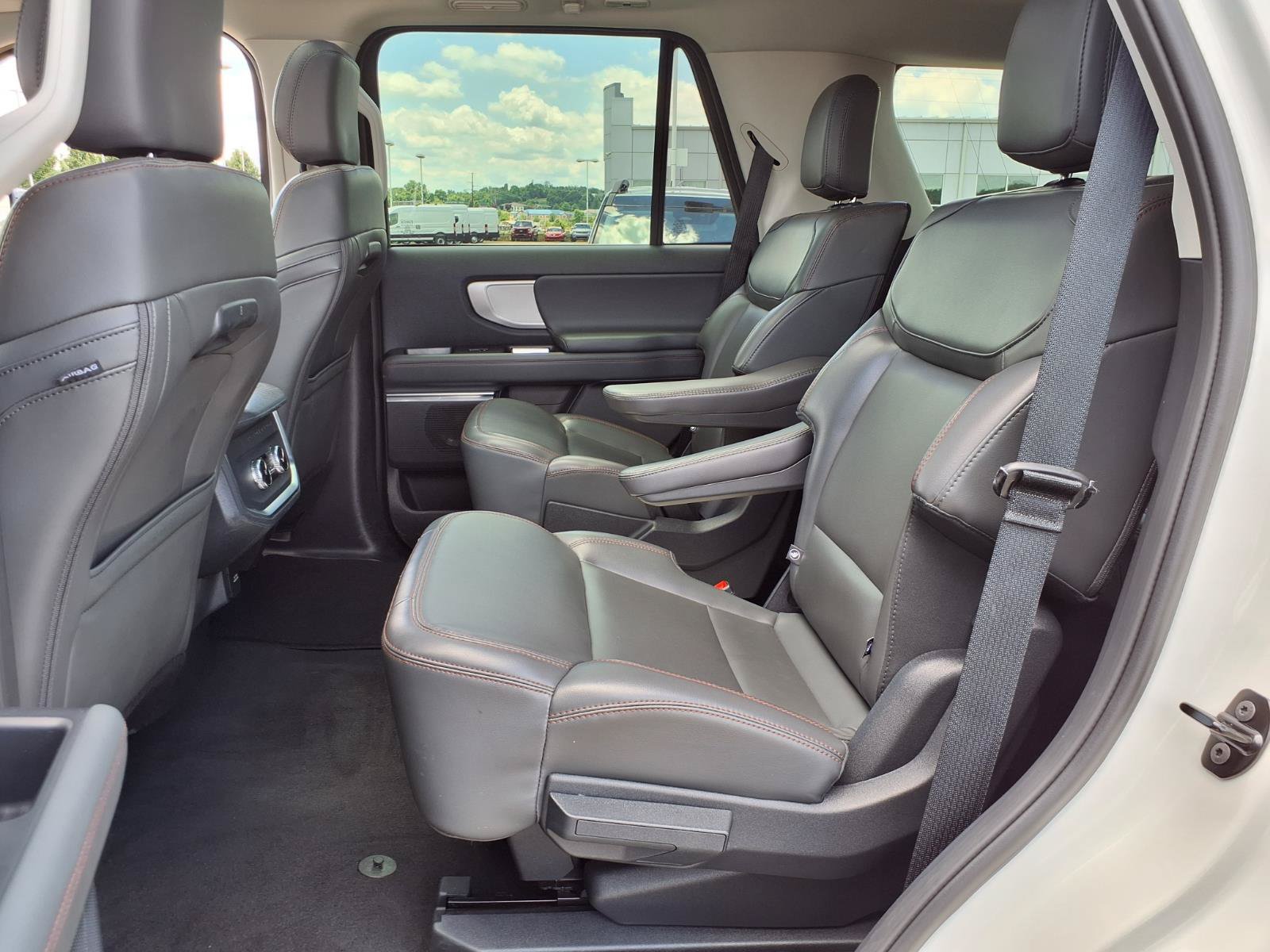 Certified 2025 Ford Expedition Active AWD/4WD image 9