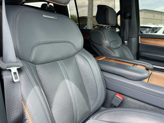 Used 2022 Jeep Grand Wagoneer Series II AWD/4WD image 32