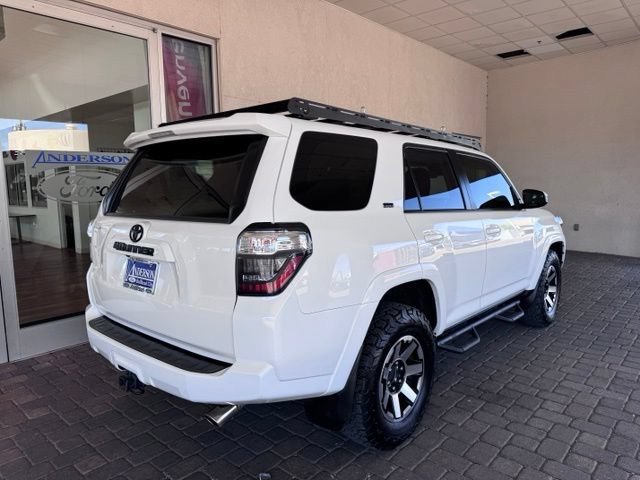 Used 2020 Toyota 4Runner SR5 AWD/4WD image 5