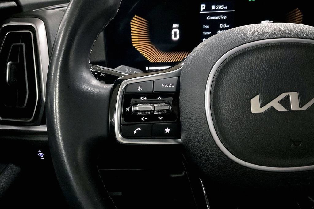 Used 2024 Kia Sorento S image 17