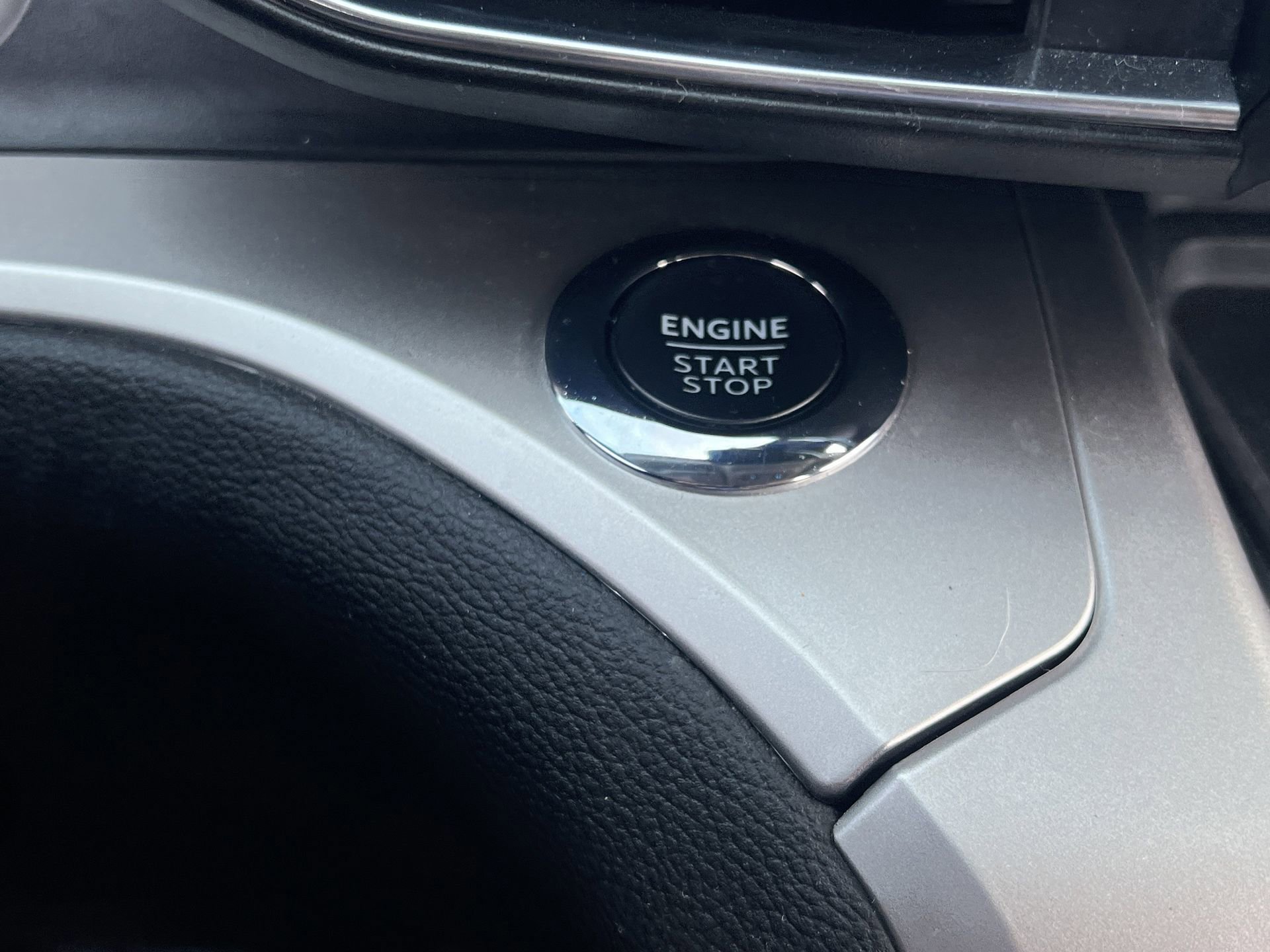 Certified 2022 Ford Explorer XLT w/ Equipment Group 202A image 12