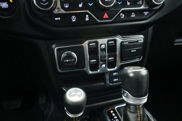 Used 2021 Jeep Wrangler Unlimited Sahara AWD/4WD image 37