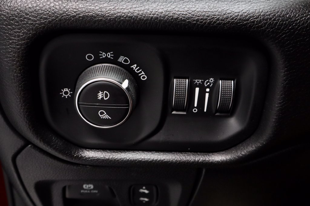 Used 2024 RAM 1500 Laramie AWD/4WD image 30