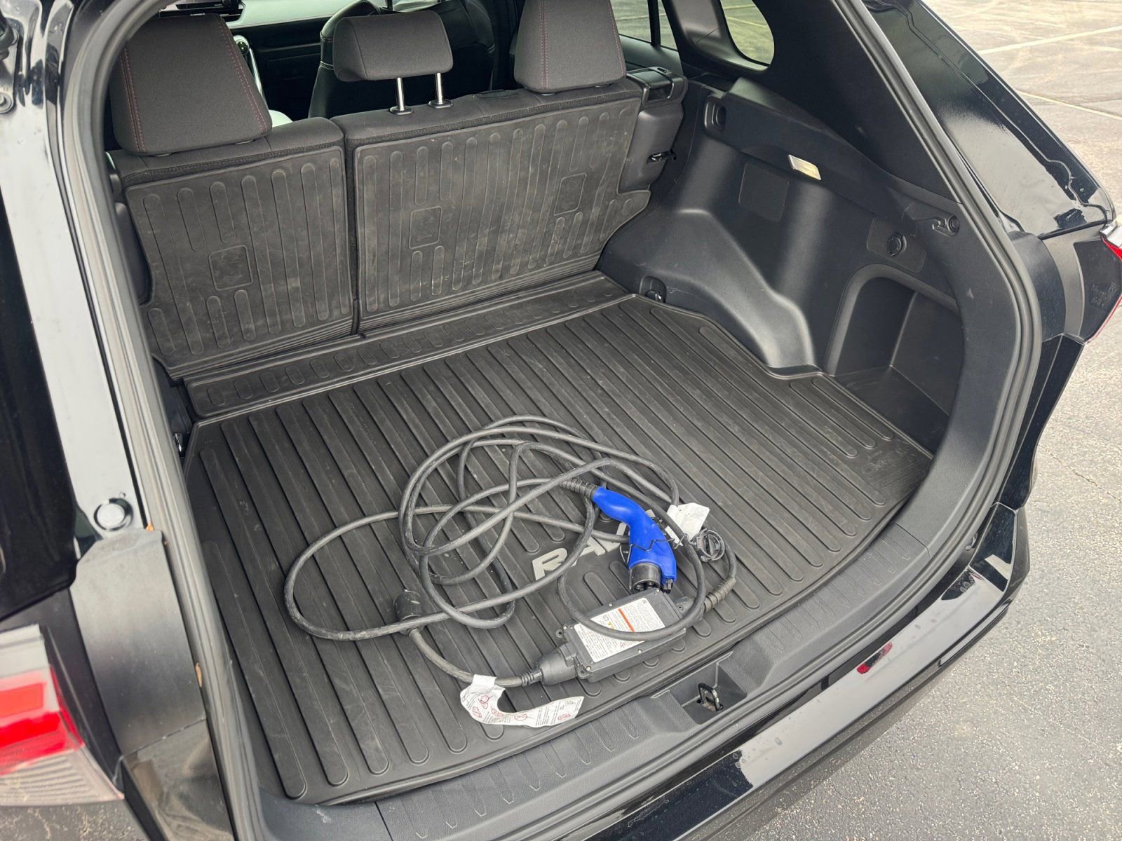 Used 2022 Toyota RAV4 SE image 16