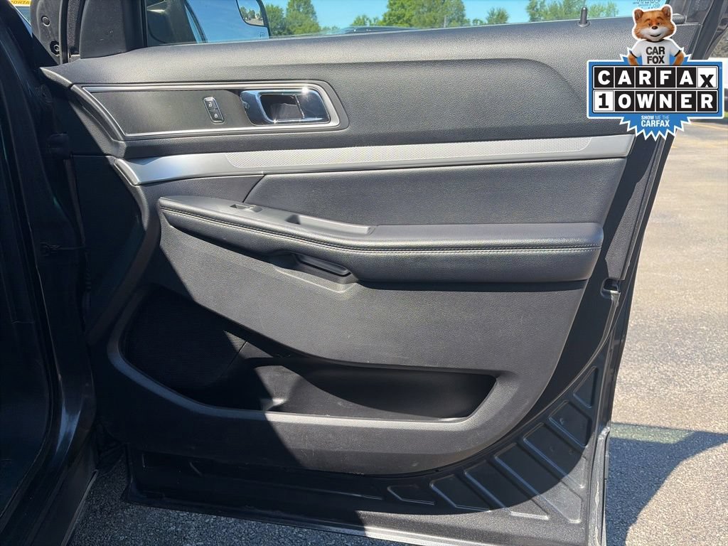Certified 2017 Ford Explorer XLT w/ Equipment Group 201A FWD image 40