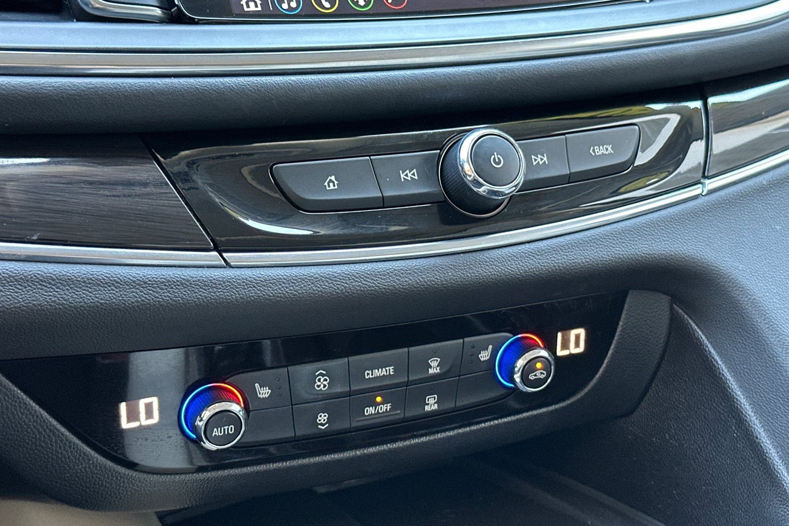 Used 2023 Buick Enclave Essence w/ Experience Buick Package image 20