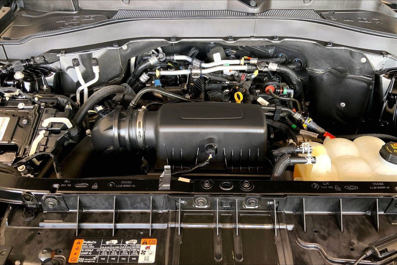Certified 2024 Ford Explorer XLT RWD image 8