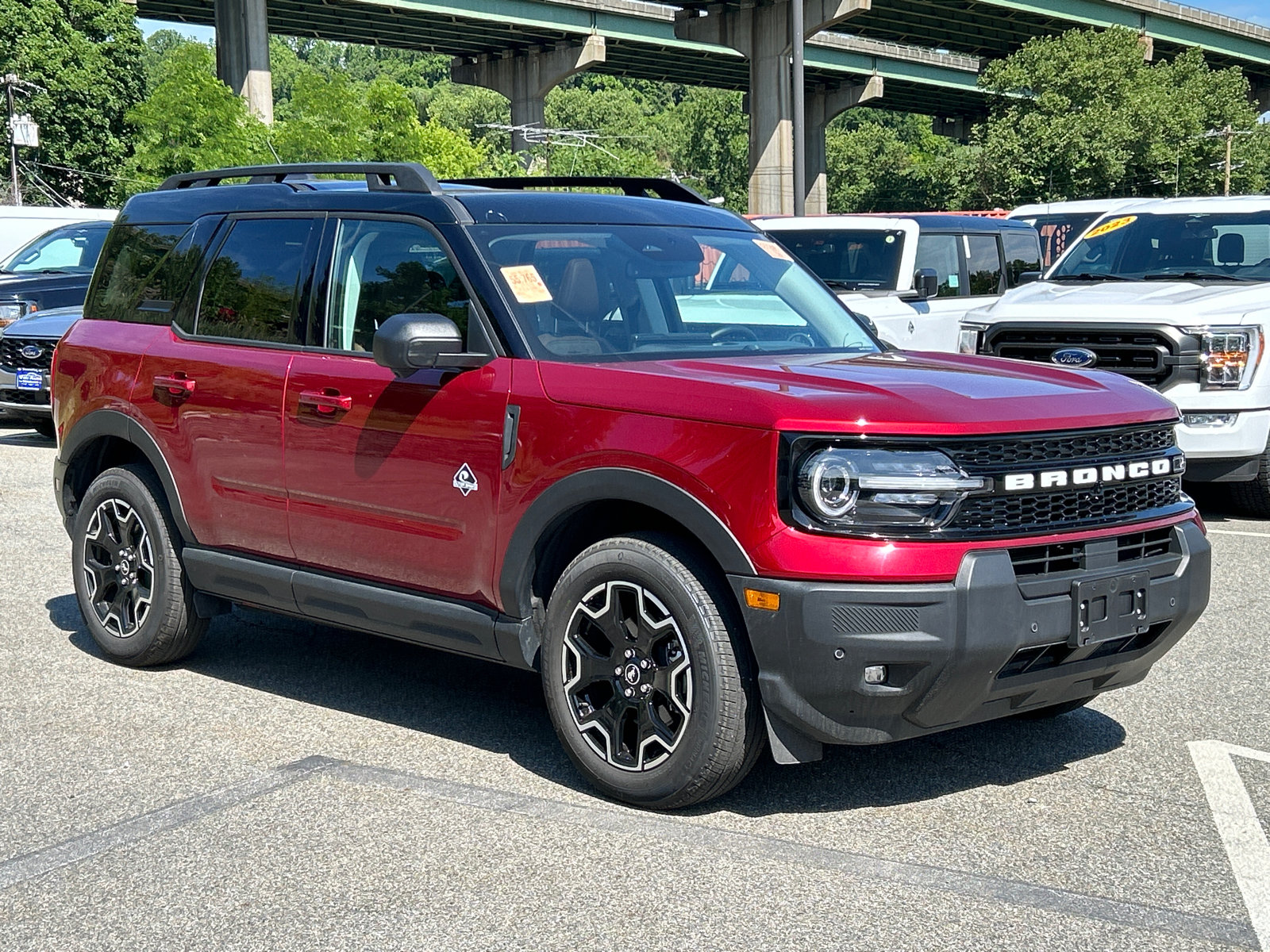 Certified 2025 Ford Bronco Sport Outer Banks w/ Outer Banks Tech Package+ AWD/4WD image 1