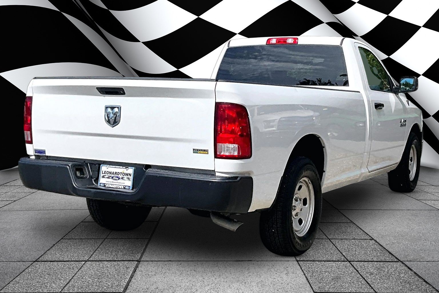 Used 2018 RAM 1500 Express RWD image 2