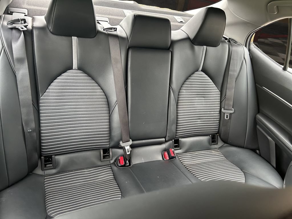 Used 2022 Toyota Camry SE FWD image 16
