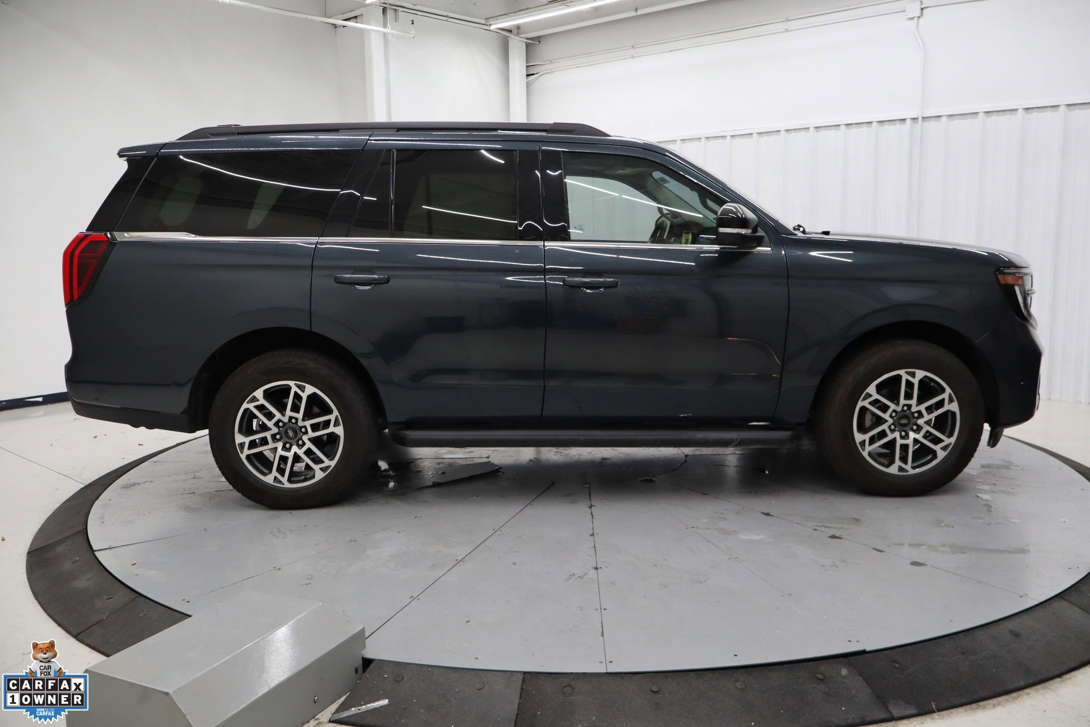 Certified 2025 Ford Expedition Active image 2