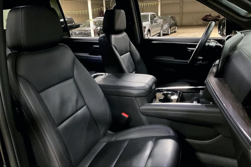 Used 2025 Chevrolet Suburban Z71 AWD/4WD image 7