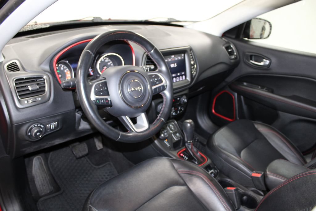 Used 2018 Jeep Compass Trailhawk w/ Leather Interior Group AWD/4WD image 24