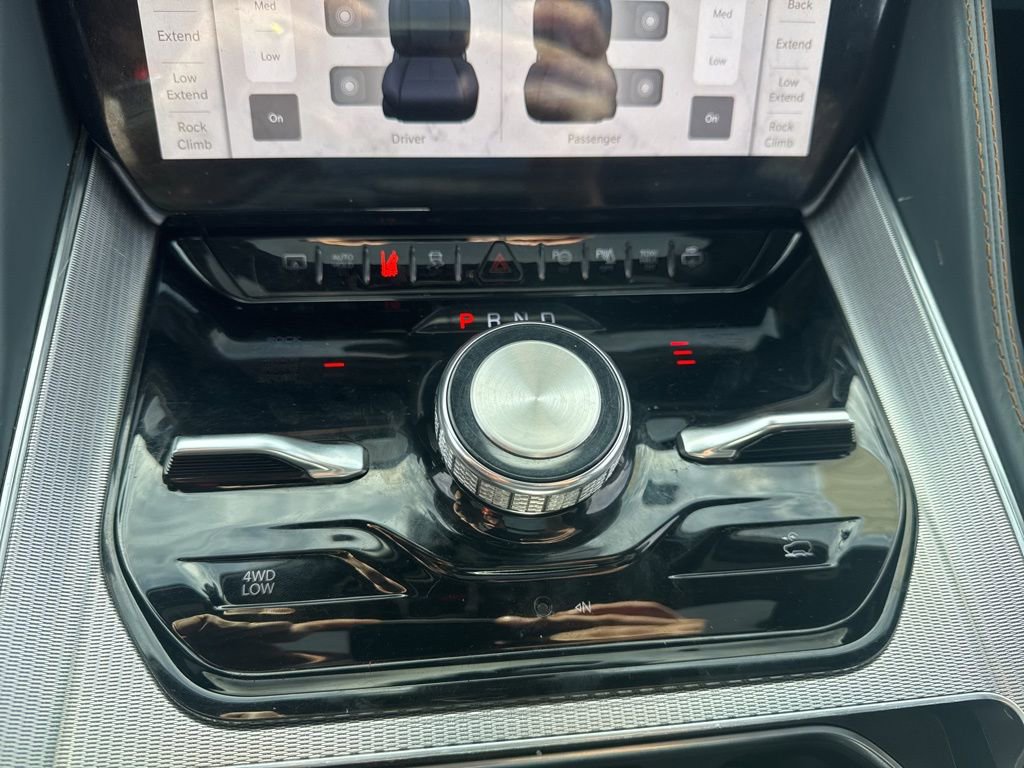 Used 2022 Jeep Grand Wagoneer Series III w/ Rear Seat Video Group 1 image 27