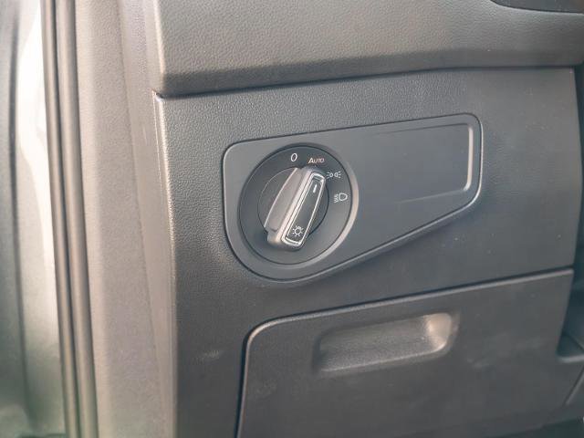 Used 2023 Volkswagen Tiguan SE w/ Panoramic Sunroof Package image 17