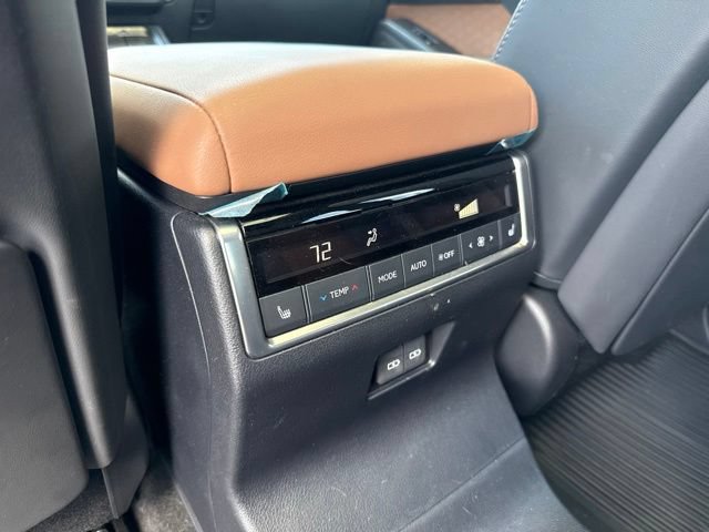 Used 2024 Lexus GX 550 w/ Accessory Package (2T) AWD/4WD image 41