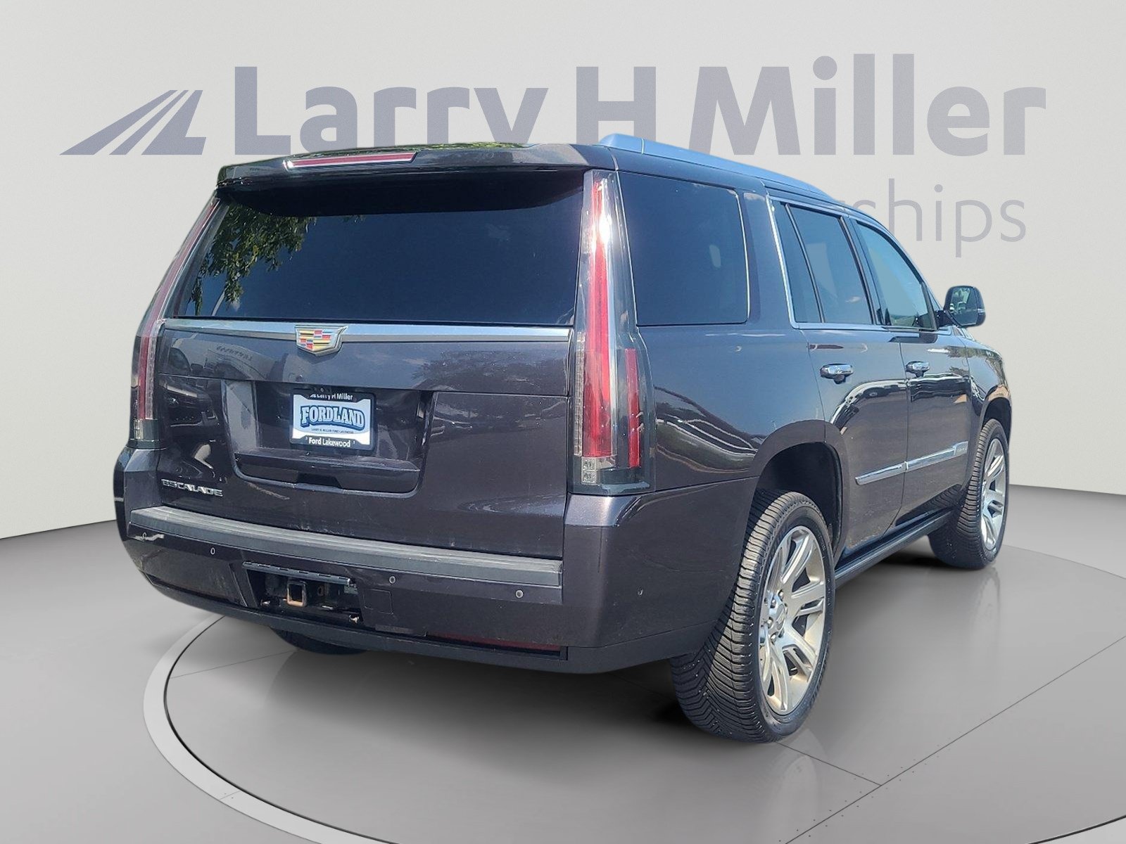 Used 2017 Cadillac Escalade Premium Luxury AWD/4WD image 5