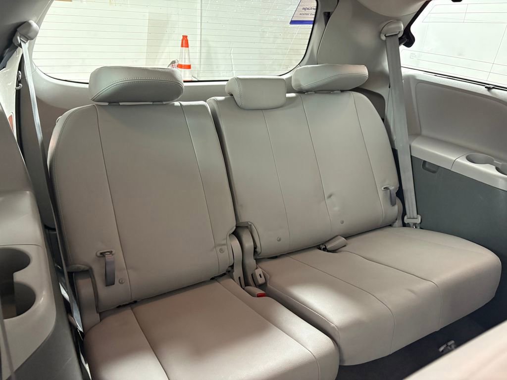 Used 2018 Toyota Sienna XLE w/ XLE Navigation Package image 35