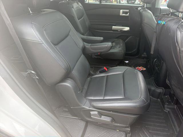 Certified 2022 Ford Explorer XLT w/ Equipment Group 202A RWD image 12