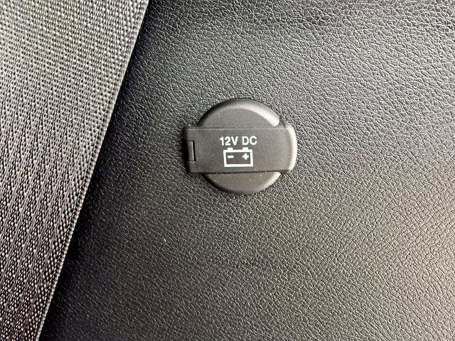 Used 2025 Chrysler Pacifica Select image 16