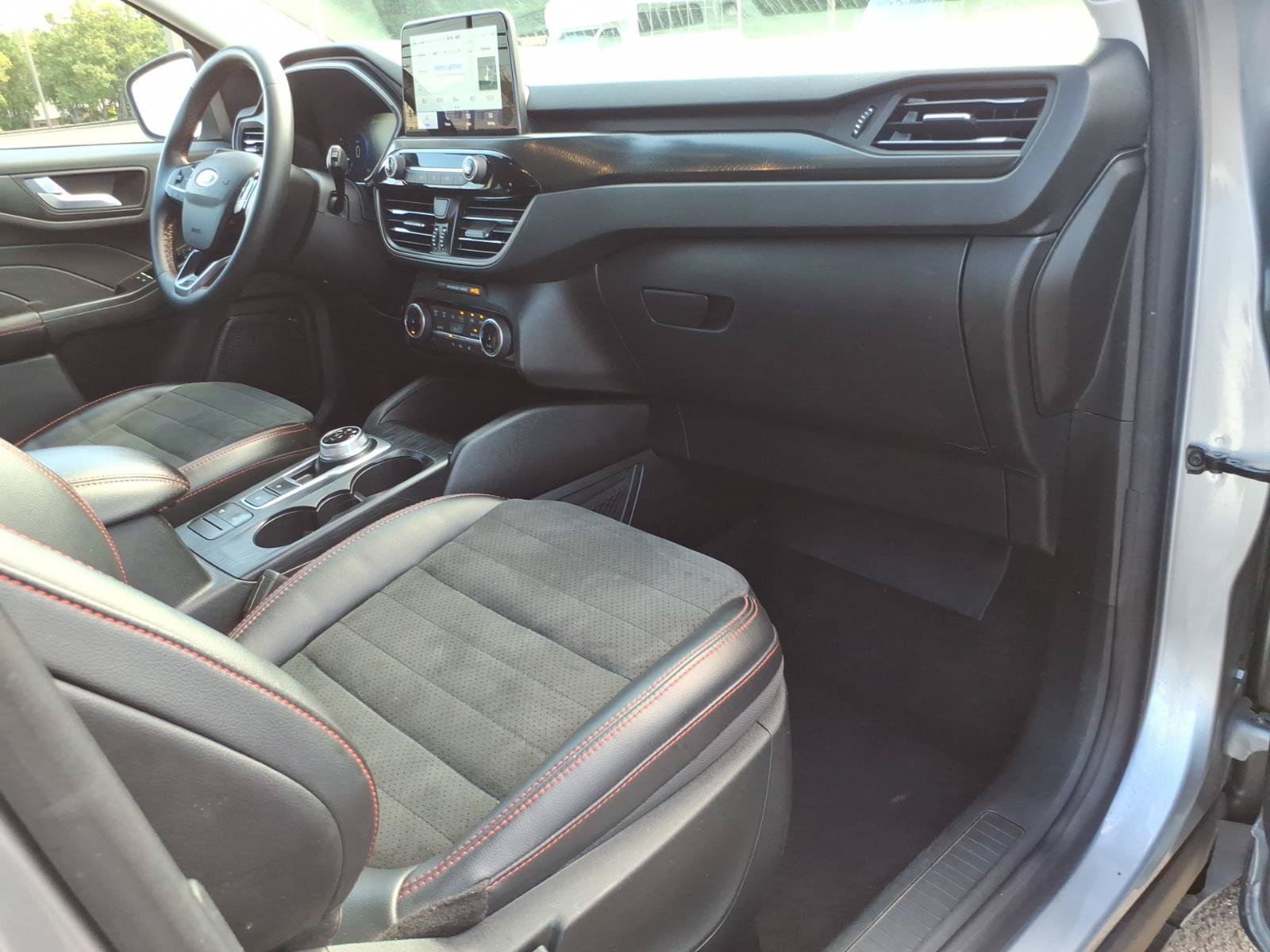 Certified 2022 Ford Escape SEL w/ SEL Stealth AWD Package image 10