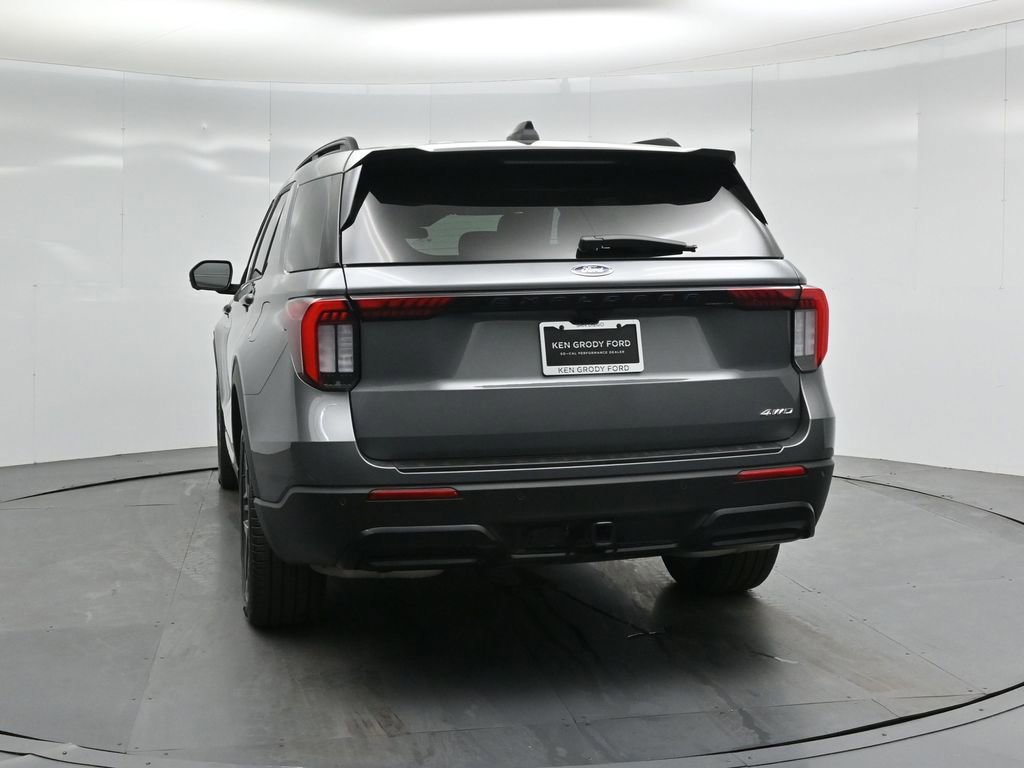 Certified 2025 Ford Explorer ST-Line w/ ST-Line Street Pack image 18