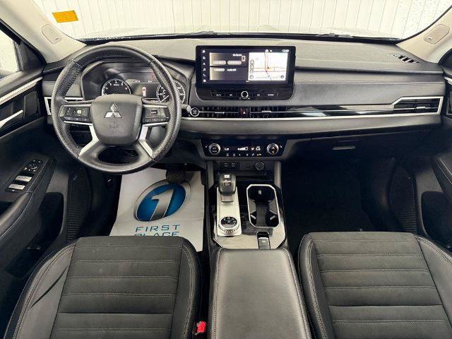 Used 2025 Mitsubishi Outlander SE FWD image 4