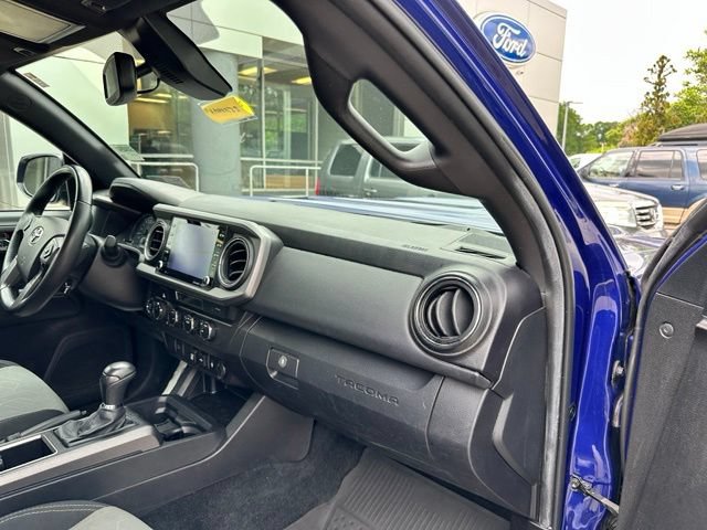 Used 2022 Toyota Tacoma TRD Sport AWD/4WD image 47