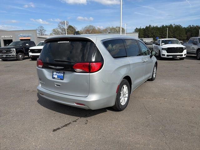 Used 2022 Chrysler Voyager LX image 5
