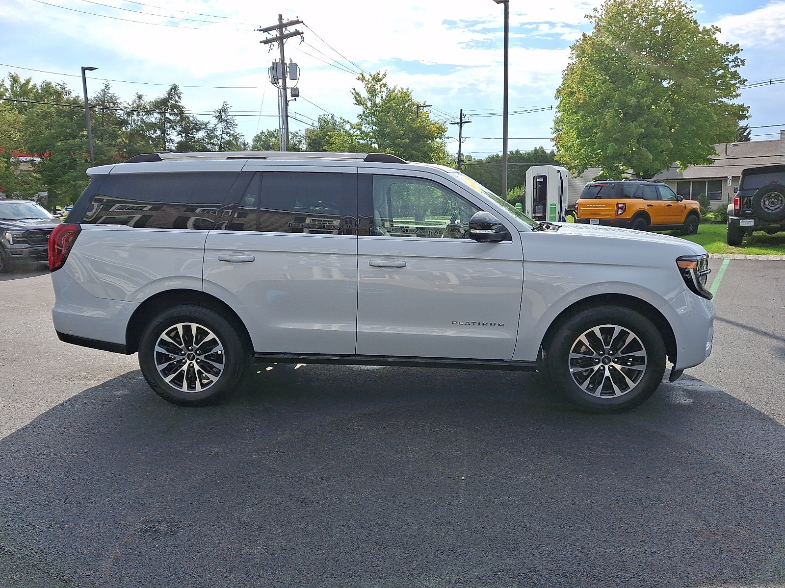 Certified 2025 Ford Expedition Platinum AWD/4WD image 4
