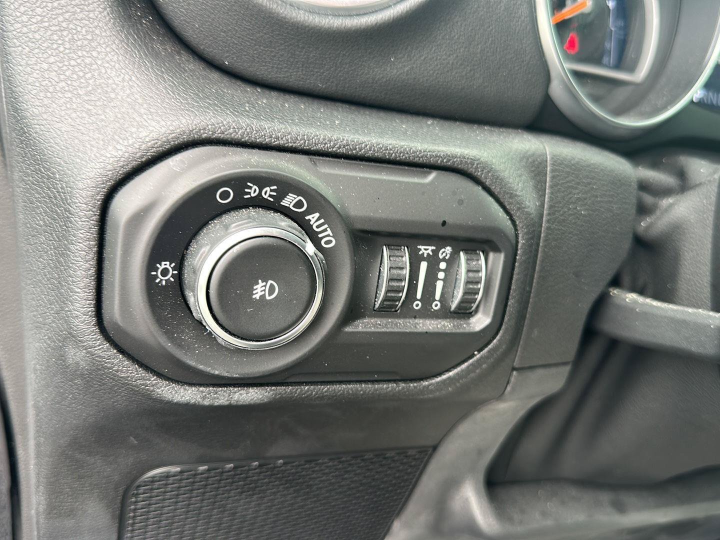 Used 2021 Jeep Wrangler Unlimited Sahara AWD/4WD image 21