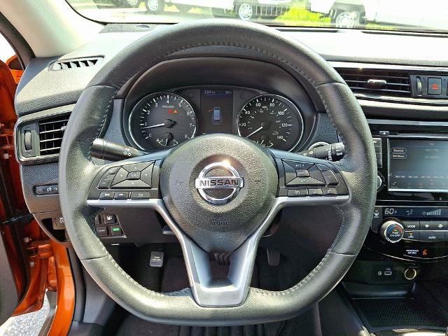 Used 2018 Nissan Rogue SV AWD/4WD image 18