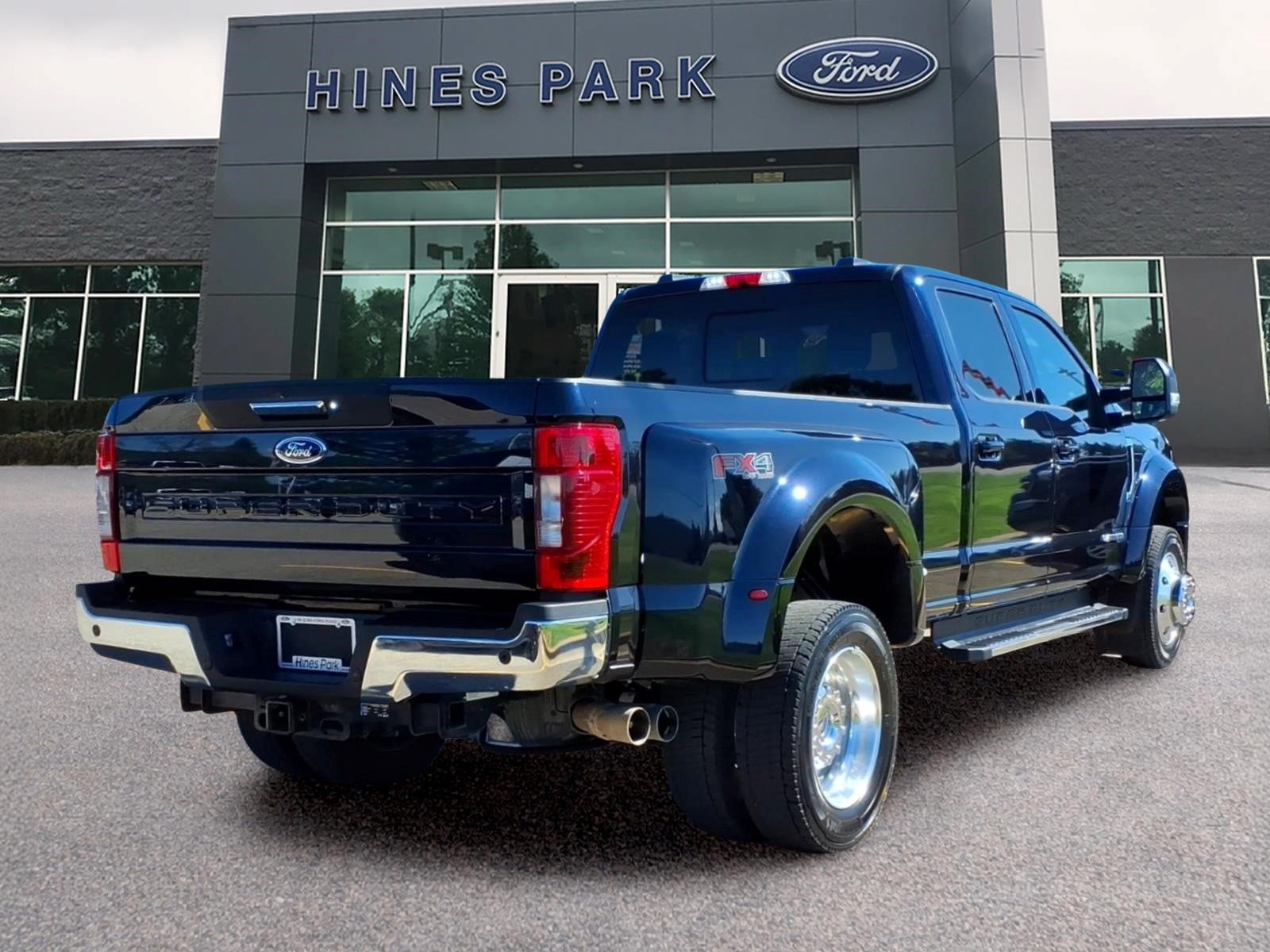 Certified 2022 Ford F450 Lariat w/ Lariat Value Package AWD/4WD image 6