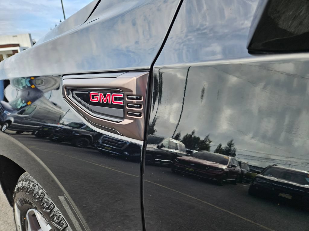Used 2025 GMC Yukon AT4 Ultimate AWD/4WD image 12