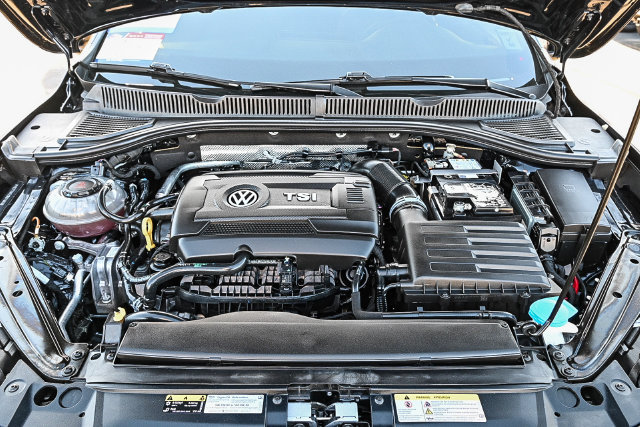 Used 2025 Volkswagen Jetta GLI Autobahn FWD image 32