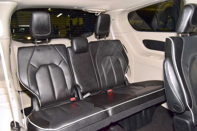 Used 2023 Chrysler Pacifica Limited image 29
