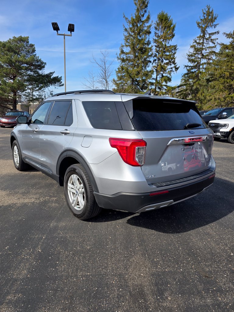 Certified 2023 Ford Explorer XLT w/ Equipment Group 202A AWD/4WD image 3