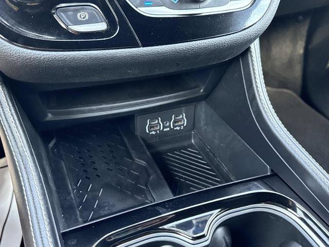Used 2025 Chrysler Pacifica Limited FWD image 30