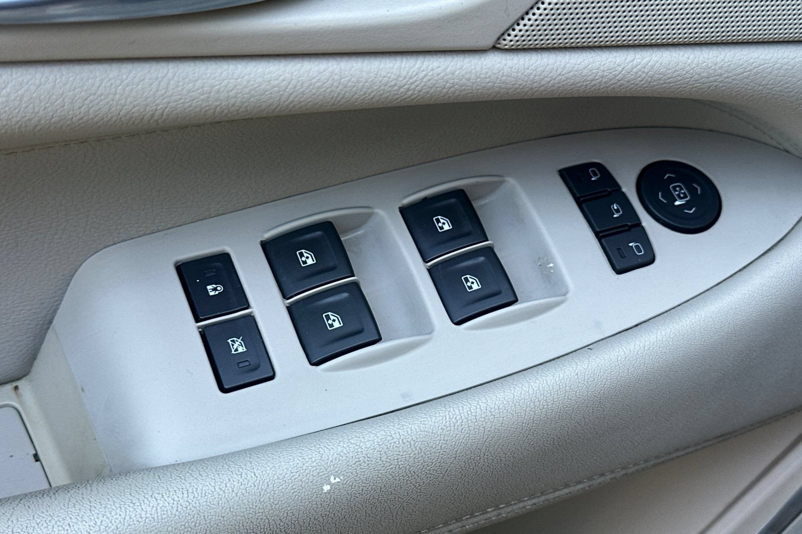Used 2019 Cadillac Escalade Luxury RWD image 12
