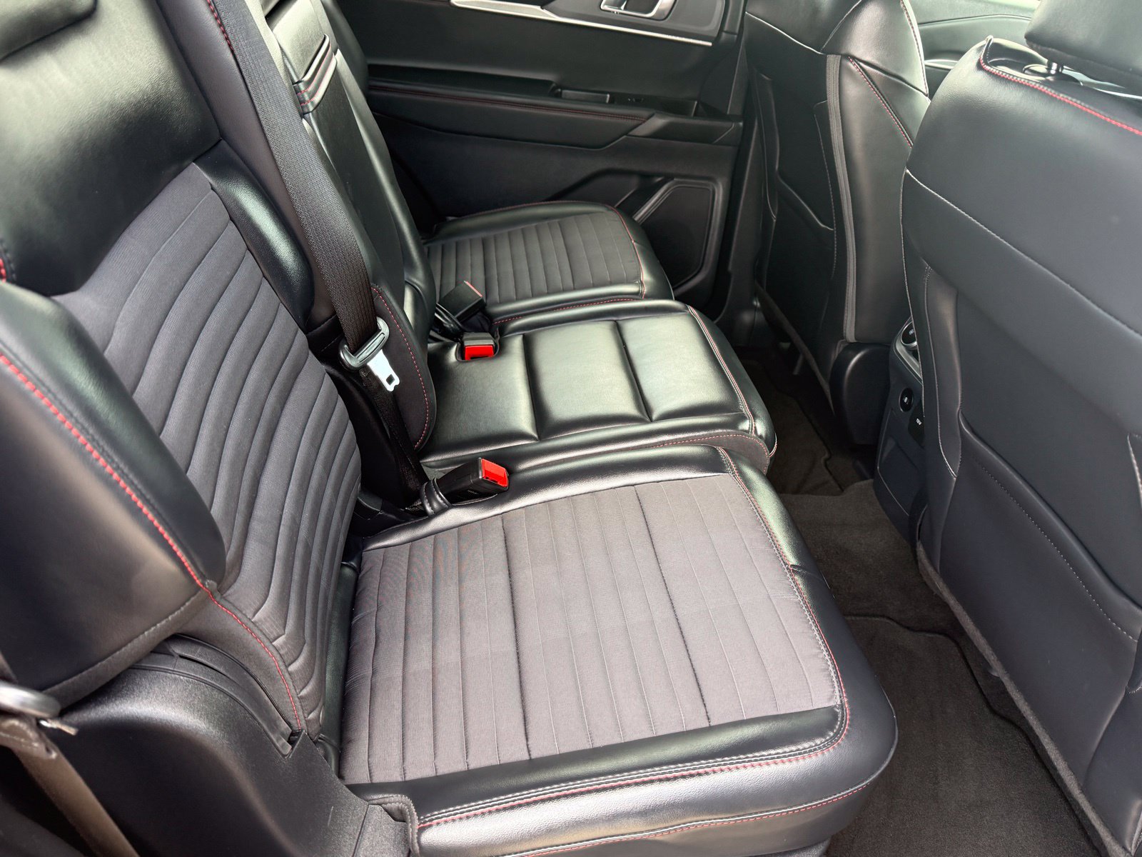 Certified 2025 Ford Explorer ST-Line RWD image 19