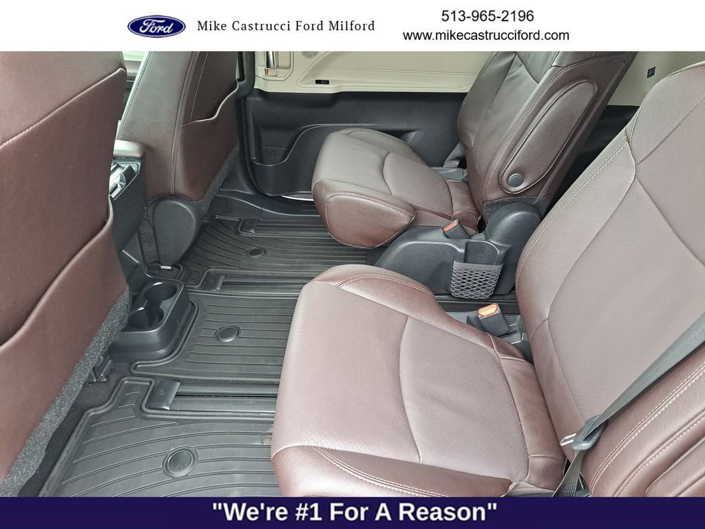 Used 2024 Toyota Sienna Platinum image 27