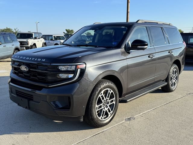 Certified 2025 Ford Expedition Active AWD/4WD image 9