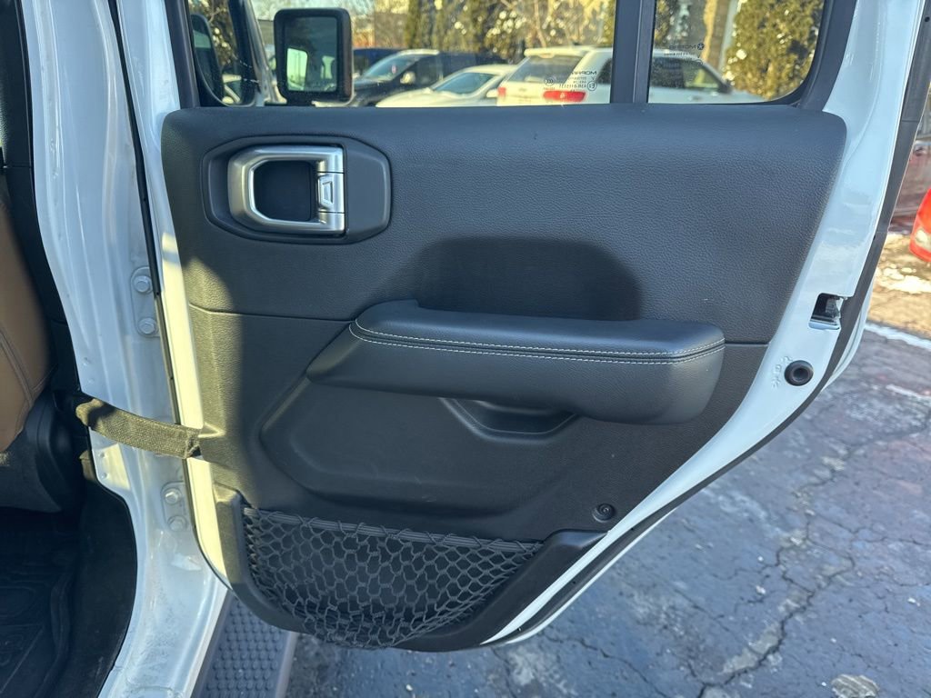 Used 2020 Jeep Wrangler Unlimited Sahara image 37
