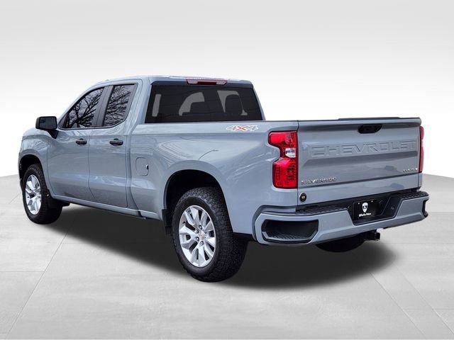 Used 2025 Chevrolet Silverado 1500 Custom image 3