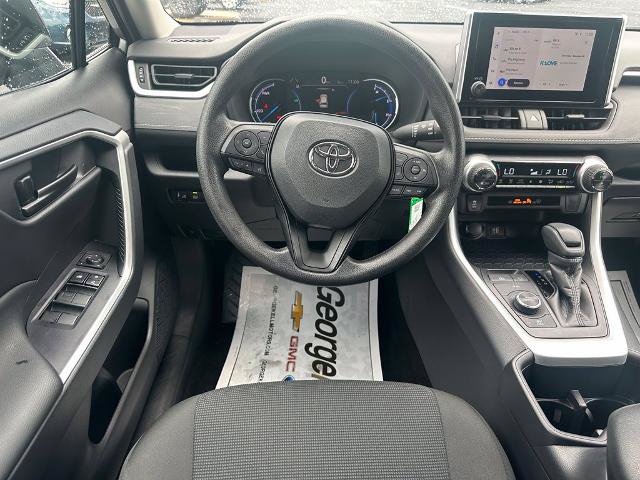 Used 2025 Toyota RAV4 LE AWD/4WD image 6