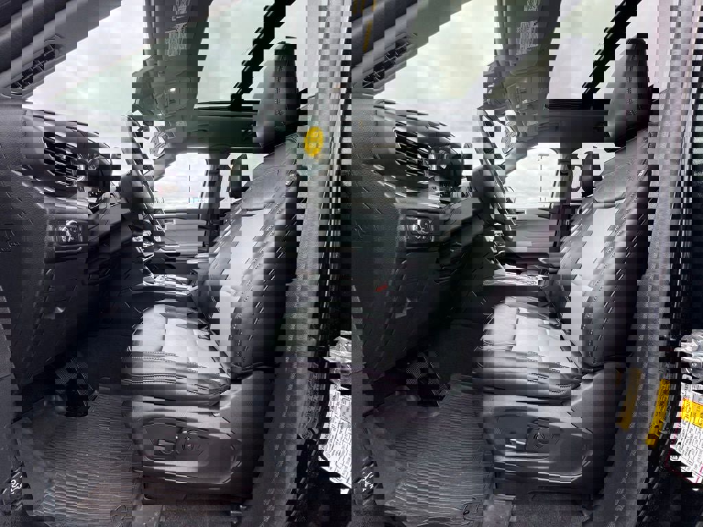 Certified 2022 Ford Explorer XLT w/ Equipment Group 202A image 22