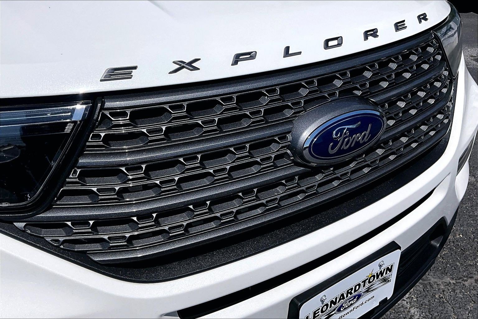 Certified 2022 Ford Explorer XLT w/ Equipment Group 202A AWD/4WD image 29