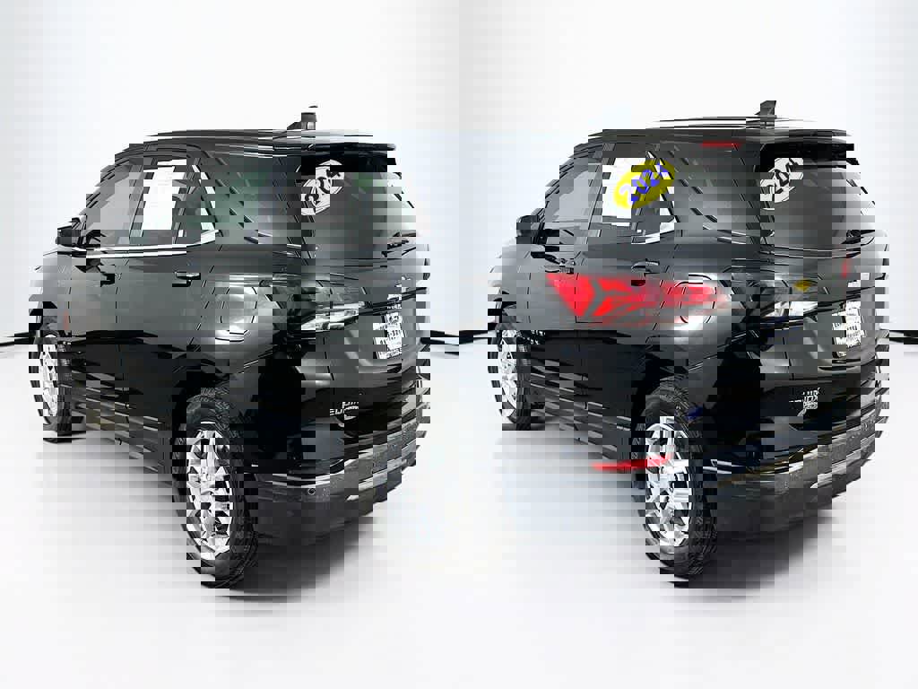 Used 2024 Chevrolet Equinox LT image 3